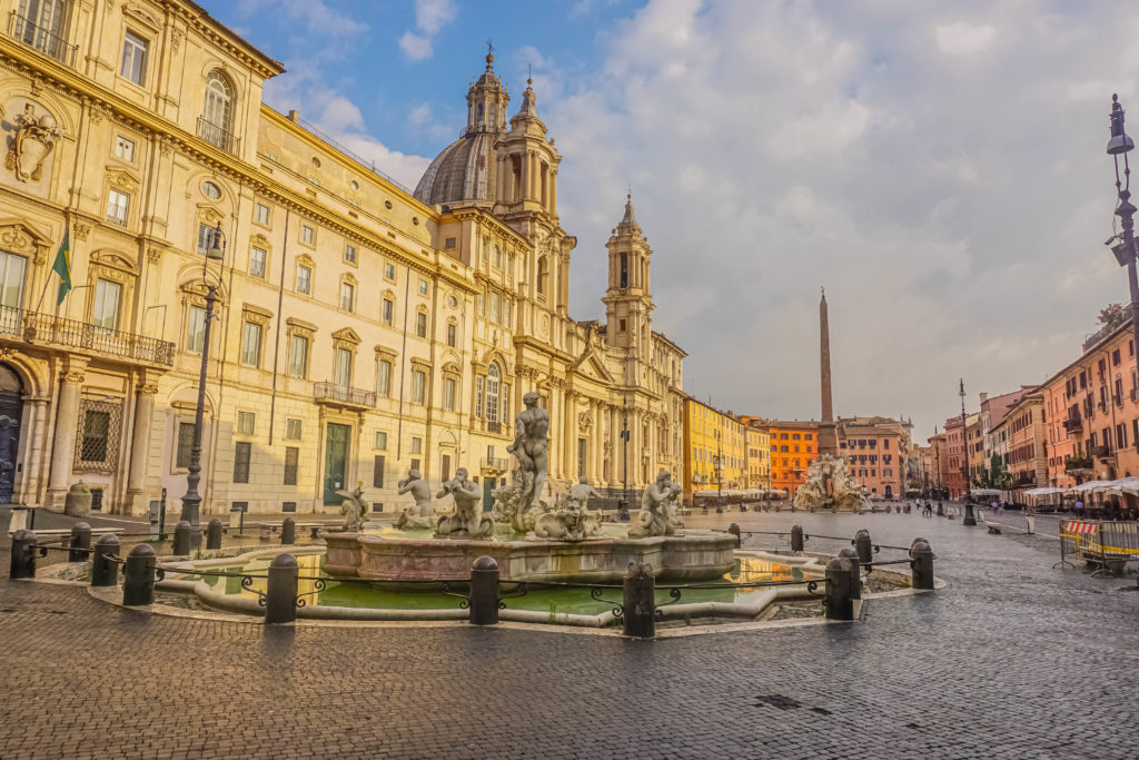 Piazza Navona by Helga Dosa