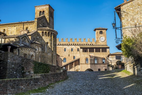 20 Most Beautiful Castles in Italy - Medieval Castles in Italy to Visit