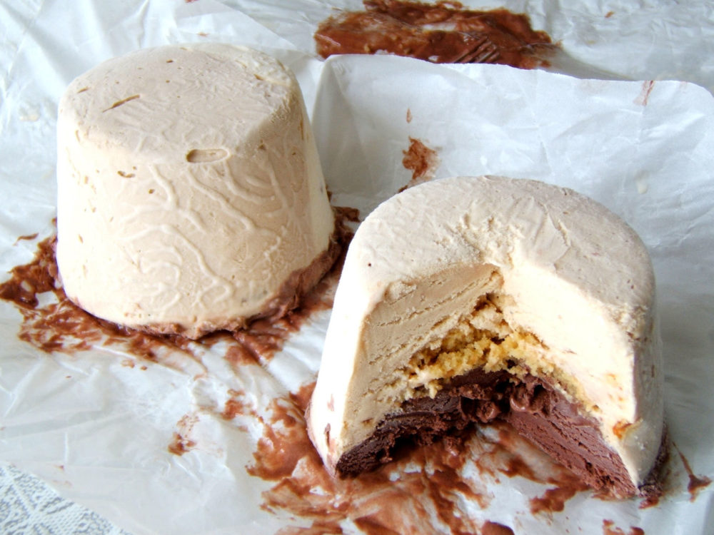 10 Best Neapolitan Pastries - Zeppola, Struffoli, Sfogliatella | IB