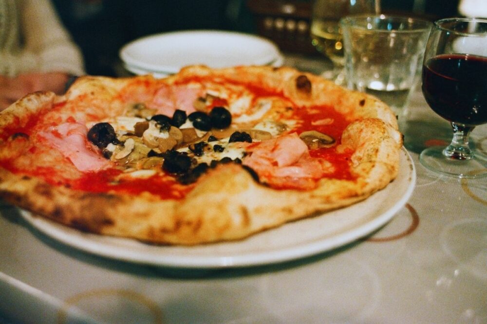 10 best restaurants in Naples Italy - pizza