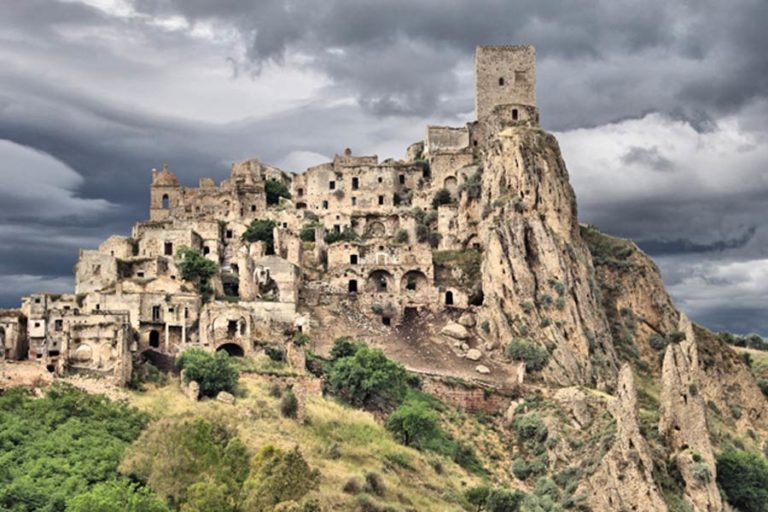 10 Stunning Abandoned Places in Italy - Abandoned Italian Villa