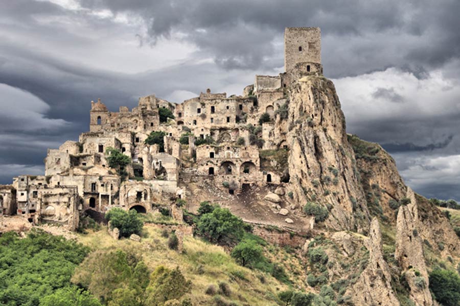 10 Stunning Abandoned Places in Italy - Abandoned Italian Villa, Mills...
