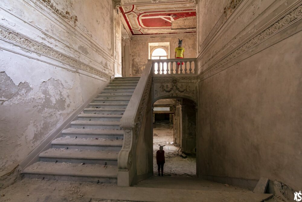 10 Stunning Abandoned Places in Italy - Abandoned Italian Villa