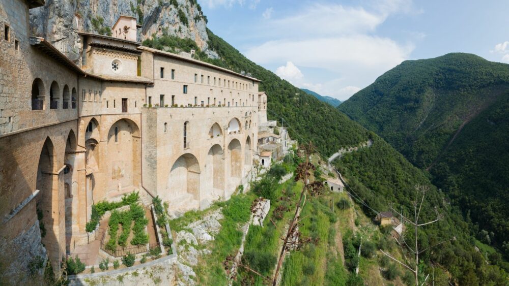 10 Monasteries in Rome and Lazio region