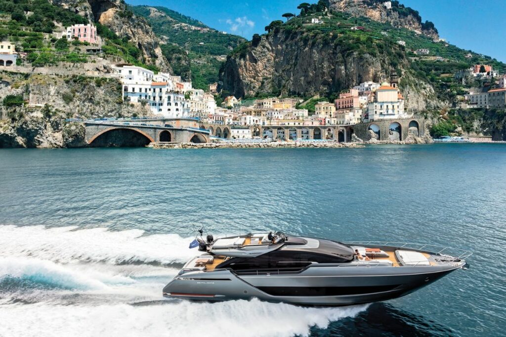 yacht werft italien