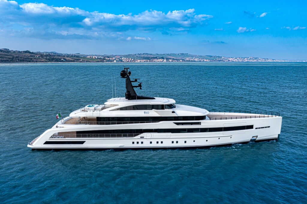 yacht werft italien